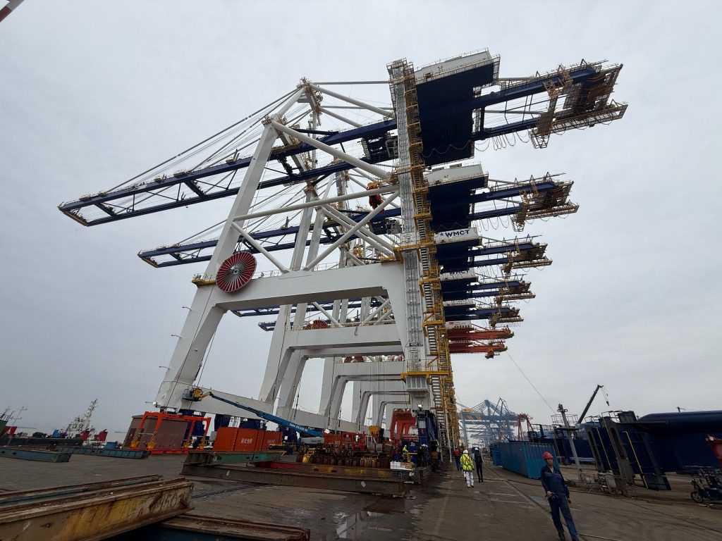 رافعات عملاقة تُعلن دخول العدّ التنازلي للتشغيل: الناظور غرب المتوسط يعزز موقع المغرب كمحور لوجستي وطاقي في عالم مضطرب